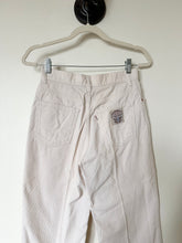 Load image into Gallery viewer, 1970s Cream White Tab Corduroy Levi’s Pants (28”)