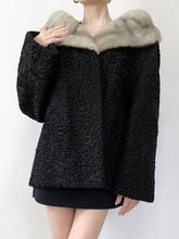 Load image into Gallery viewer, 1960s Black Mink Collar Sherpa Wool Coat (M)