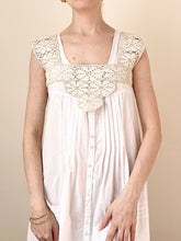 Load image into Gallery viewer, Antique Edwardian Crochet Floral Yoke Collar