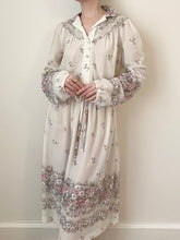 Load image into Gallery viewer, 1970s Lavender Watercolor Dainty Floral Dress