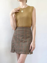 Load image into Gallery viewer, Pure Silk Caramel 90s Sweater Vest (M)