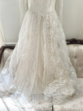 Load image into Gallery viewer, 40s 50s Tulle Lace Victorian Style Wedding Dress (S)
