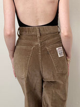 Load image into Gallery viewer, 1970s Taupe Black Tab Velvet Levi’s Pants (28”)