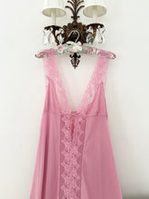 Load image into Gallery viewer, 70s Pink Mauve Lace Trim Nightgown (L)