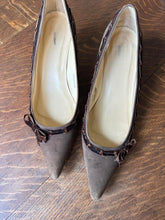 Load image into Gallery viewer, Brown Vintage Suede Velvet Ribbon Bow Kitten Heels (9.5)