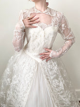 Load image into Gallery viewer, 40s 50s Tulle Lace Victorian Style Wedding Dress (S)