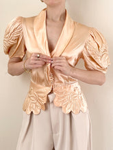 Load image into Gallery viewer, 30s 40s Peach Pink Satin Puff Sleeve Trapunto Quilted Antique Blouse (S)