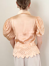 Load image into Gallery viewer, 30s 40s Peach Pink Satin Puff Sleeve Trapunto Quilted Antique Blouse (S)