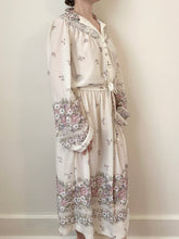 Load image into Gallery viewer, 1970s Lavender Watercolor Dainty Floral Dress