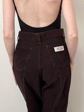 Load image into Gallery viewer, 1970s Black Tab Dark Brown Corduroy Levi’s Pants (26”)