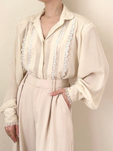 Load image into Gallery viewer, 1970s White Lace Ruffle Blouse (M)