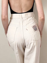 Load image into Gallery viewer, 1970s Cream White Tab Corduroy Levi’s Pants (28”)