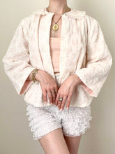 Load image into Gallery viewer, Pink Silky Ditsy Floral Lace Trim 1950s Bed Jacket (S)