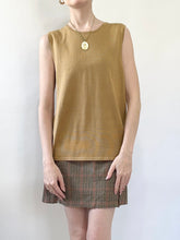 Load image into Gallery viewer, Pure Silk Caramel 90s Sweater Vest (M)