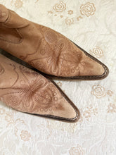 Load image into Gallery viewer, Vintage Brown Leather Embroidered Cowboy Boots