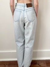 Load image into Gallery viewer, Vintage Calvin Klein Lightwash 100% Cotton Denim Jeans (24”)
