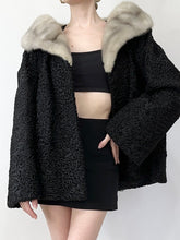 Load image into Gallery viewer, 1960s Black Mink Collar Sherpa Wool Coat (M)