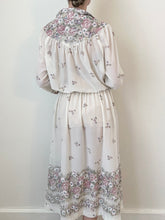 Load image into Gallery viewer, 1970s Lavender Watercolor Dainty Floral Dress