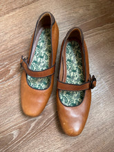 Load image into Gallery viewer, Brown Leather Mary Janes (8)
