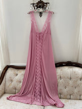 Load image into Gallery viewer, 70s Pink Mauve Lace Trim Nightgown (L)