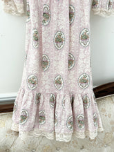 Load image into Gallery viewer, 1970s Lavender Floral Regency Style Prairie Girls Dress (7/8)