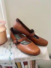 Load image into Gallery viewer, Brown Leather Mary Janes (8)