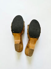 Load image into Gallery viewer, Vintage 1940s Wooden Carved Knot Kitten Mules
