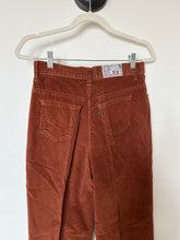 Load image into Gallery viewer, 1970s Black Tab Crimson Corduroy Levi’s Pants (29”)