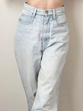 Load image into Gallery viewer, Vintage Calvin Klein Lightwash 100% Cotton Denim Jeans (24”)