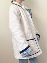 Load image into Gallery viewer, Hand Made Reversible Vintage Quilt Jacket (M/L)