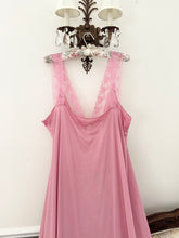 Load image into Gallery viewer, 70s Pink Mauve Lace Trim Nightgown (L)
