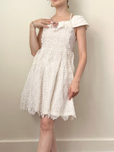 Load image into Gallery viewer, Antique White Edwardian Filet Lace Apron