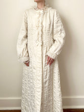 Load image into Gallery viewer, 50s Quilted Satin Bows Dressing Robe (S/M)