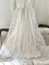 Load image into Gallery viewer, 40s 50s Tulle Lace Victorian Style Wedding Dress (S)