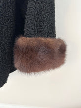 Load image into Gallery viewer, 50s Black Mink Collar Sherpa Wool Coat (M)