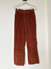 Load image into Gallery viewer, 1970s Black Tab Crimson Corduroy Levi’s Pants (29”)
