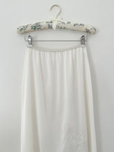 Load image into Gallery viewer, White 1950s Floral Lace Appliqué Slip Skirt (XS/S)
