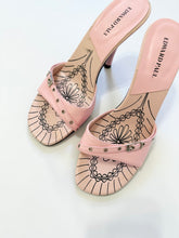 Load image into Gallery viewer, Vintage Y2k 2000s Pink Buckle Kitten Mules (7)