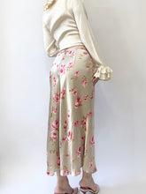 Load image into Gallery viewer, Bubbly Champagne Rose Skirt (6)