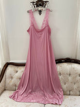 Load image into Gallery viewer, 70s Pink Mauve Lace Trim Nightgown (L)