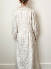 Load image into Gallery viewer, 50s Quilted Satin Bows Dressing Robe (S/M)