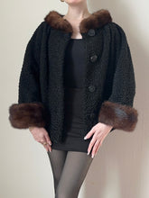 Load image into Gallery viewer, 50s Black Mink Collar Sherpa Wool Coat (M)