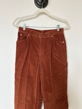 Load image into Gallery viewer, 1970s Black Tab Crimson Corduroy Levi’s Pants (29”)