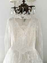 Load image into Gallery viewer, 40s 50s Tulle Lace Victorian Style Wedding Dress (S)