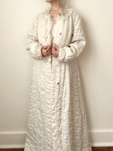 Load image into Gallery viewer, 50s Quilted Satin Bows Dressing Robe (S/M)