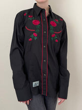Load image into Gallery viewer, Vintage Black Western Rose Embroidered Rodeo Button Up Blouse (M)