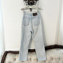Load image into Gallery viewer, Vintage Calvin Klein Lightwash 100% Cotton Denim Jeans (24”)