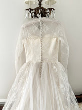 Load image into Gallery viewer, 40s 50s Tulle Lace Victorian Style Wedding Dress (S)