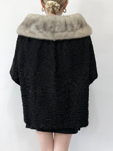 Load image into Gallery viewer, 1960s Black Mink Collar Sherpa Wool Coat (M)