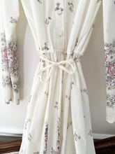 Load image into Gallery viewer, 1970s Lavender Watercolor Dainty Floral Dress